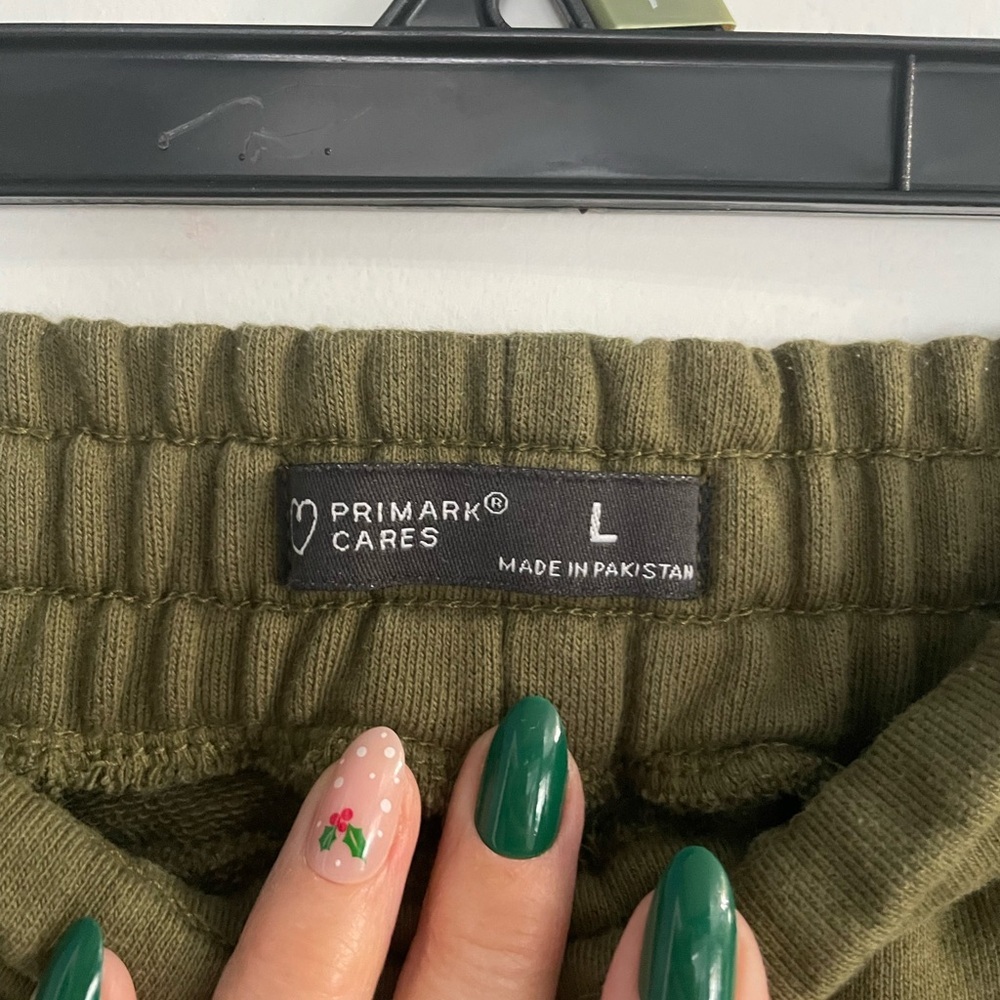 Primark Cares Khaki Men's Cargo Shorts in large - Picture 6 of 8